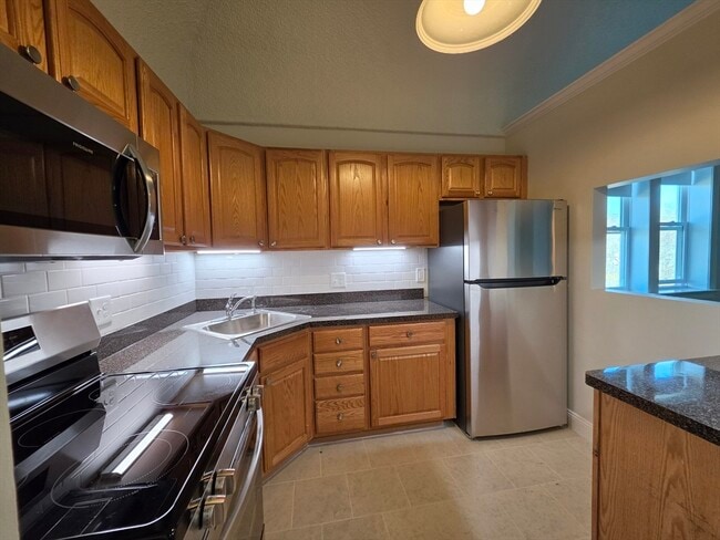 33 Randolph St in Abington, MA - Building Photo - Building Photo