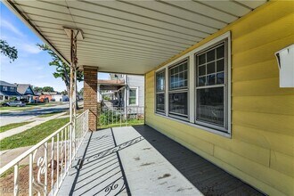 18751 Monterey Ave in Euclid, OH - Foto de edificio - Building Photo