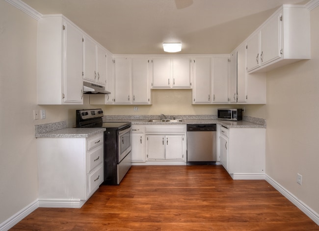 600 S Fernwood St-Unit -A20 in West Covina, CA - Building Photo - Building Photo