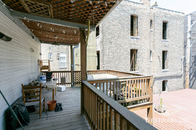 1834 W Augusta Blvd in Chicago, IL - Building Photo - Building Photo