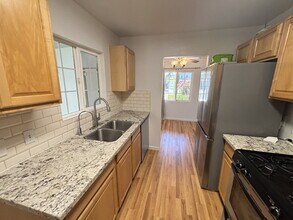1090 Johnson Dr in Concord, CA - Building Photo - Building Photo