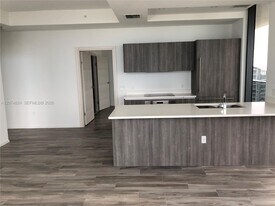 801 S Miami Ave in Miami, FL - Building Photo