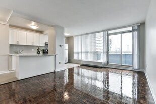 20 Prince Arthur Ave in Toronto, ON - Building Photo