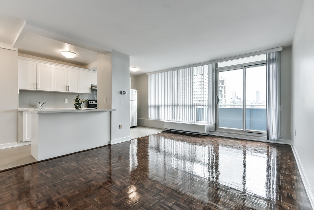 20 Prince Arthur Ave in Toronto, ON - Building Photo