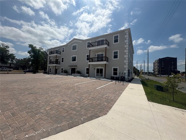 property at 201 N Dewey St