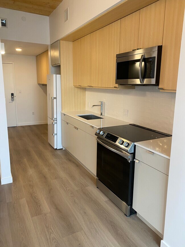 168 Broadway, Unit 154-507 in Somerville, MA - Foto de edificio - Building Photo