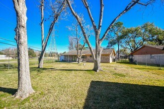 2515 Valleyfield Dr in Houston, TX - Building Photo - Building Photo