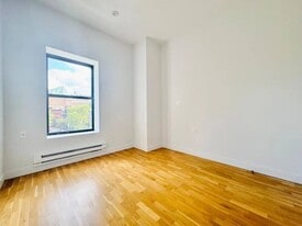 Furnished room/NOT APARTMENT in Brooklyn, NY - Building Photo