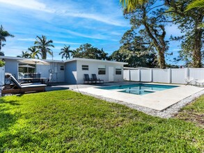 1279 10th Ave N in Naples, FL - Building Photo - Building Photo