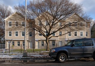 Building 2 of 2 in East Orange, NJ - Foto de edificio - Building Photo