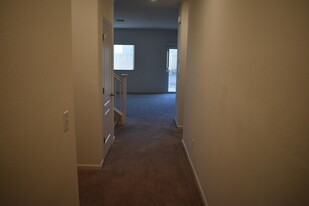 614 Phelps Dr in Merced, CA - Building Photo - Building Photo