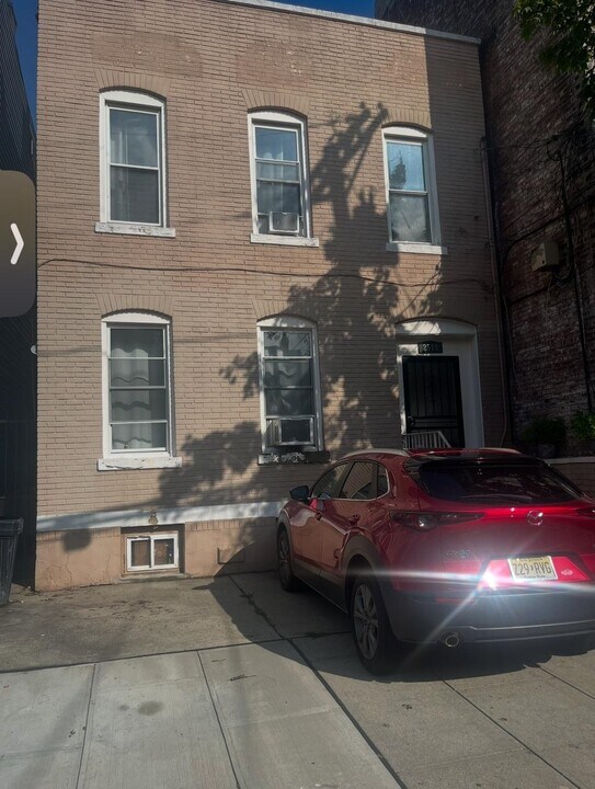2511 West St in Union City, NJ - Building Photo