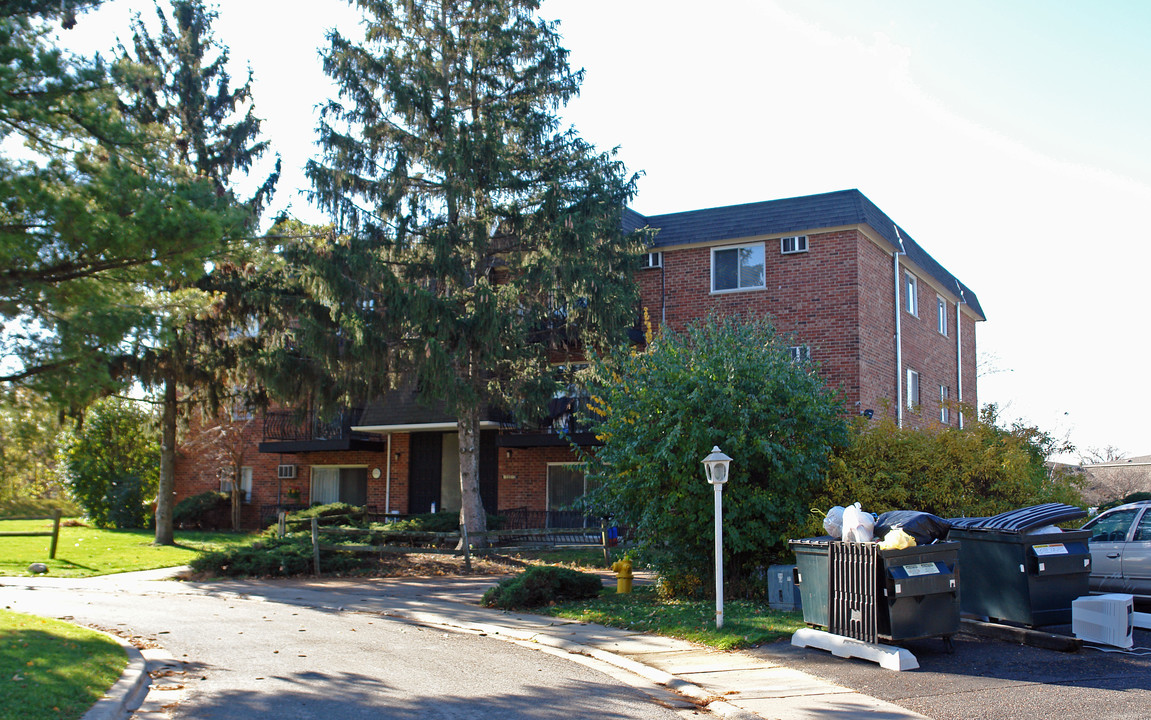 The Echoes in Willowbrook, IL - Building Photo