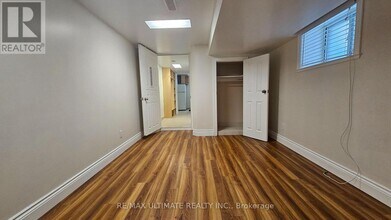 905 Lansdowne Ave in Toronto, ON - Building Photo - Building Photo