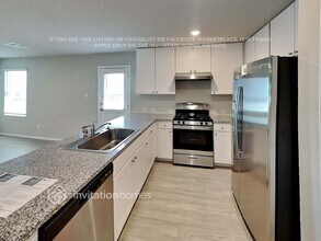 10622 Varmus Dr in Converse, TX - Foto de edificio - Building Photo