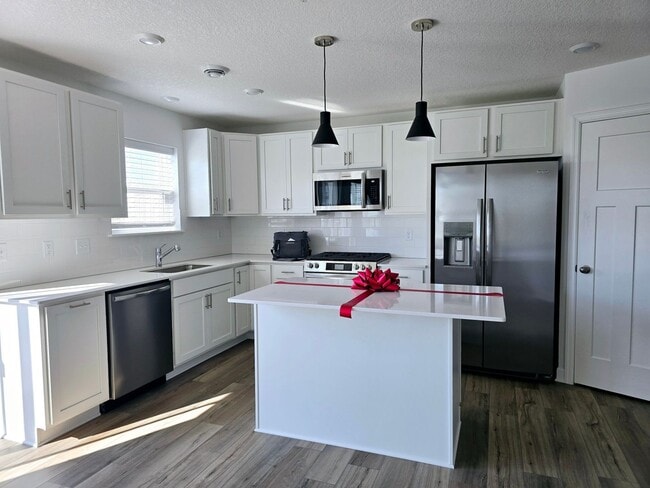 property at 1103 Middlefield Rd