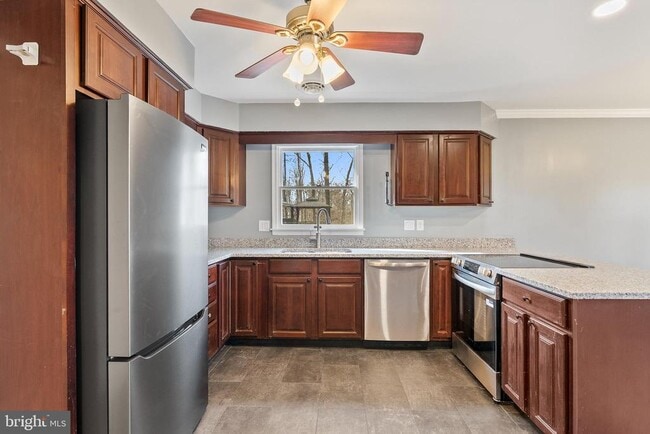 122 Stuart Dr in Winchester, VA - Building Photo - Building Photo