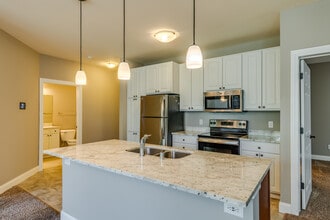 Hartland Riverwalk in Hartland, WI - Foto de edificio - Interior Photo