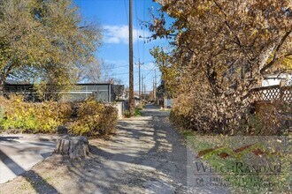 2324 S 900 E in Salt Lake City, UT - Foto de edificio - Building Photo