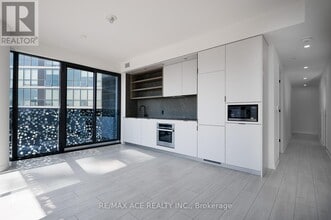 55 Charles St E in Toronto, ON - Building Photo - Building Photo