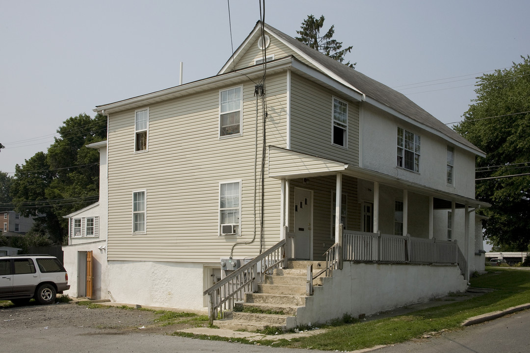 184 S Willow St in Kennett Square, PA - Building Photo