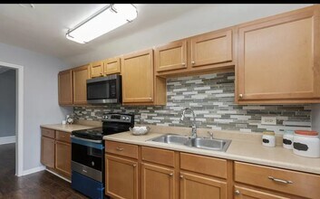 105 Hill Ave in Elgin, IL - Building Photo - Building Photo