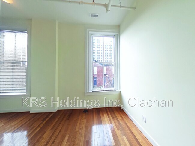 property at 123 E Broad St
