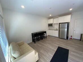 3706 Etendre Ct in Las Vegas, NV - Building Photo - Building Photo