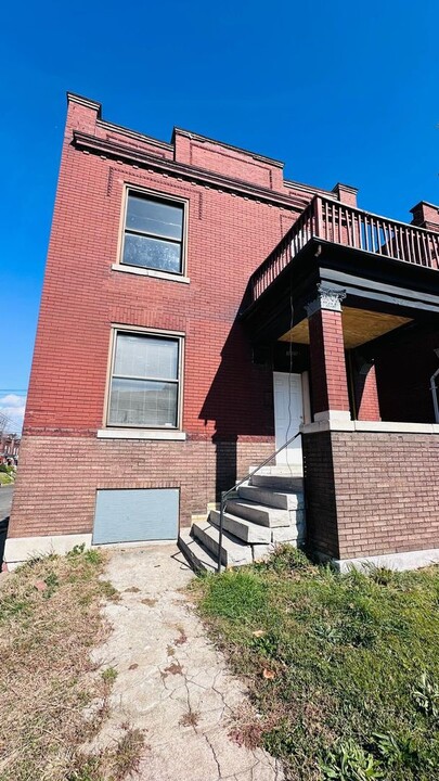 3325 Chippewa St-Unit -2F in St. Louis, MO - Building Photo