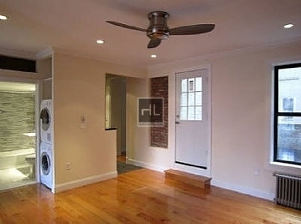 E 100TH ST. in New York, NY - Building Photo