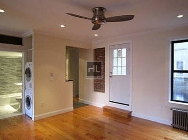 East 100th Street in New York, NY - Building Photo - Building Photo