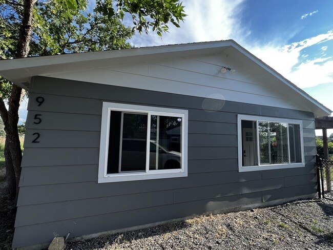 property at 952 Steffanich Dr