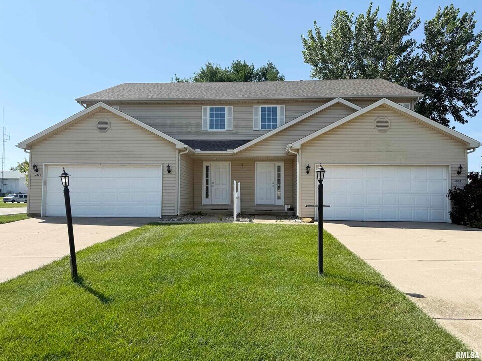 402 MacKenzie Pl in Germantown Hills, IL - Building Photo