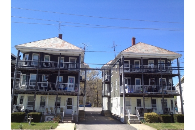 330 Rathbun St in Woonsocket, RI - Building Photo