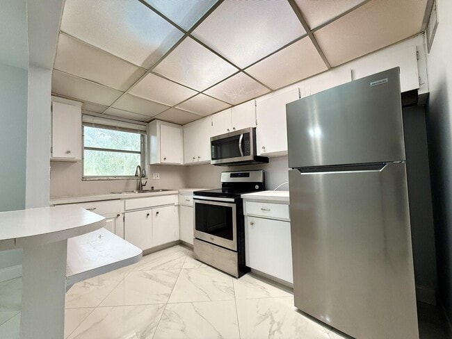 53 Stratford D in West Palm Beach, FL - Building Photo - Building Photo