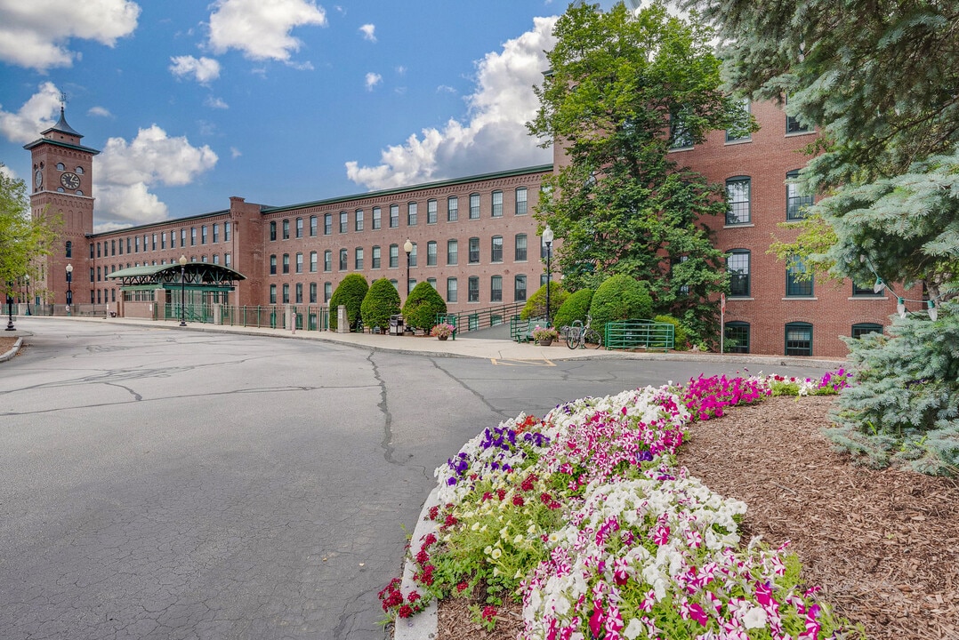 Clocktower Place in Nashua, NH - Foto de edificio