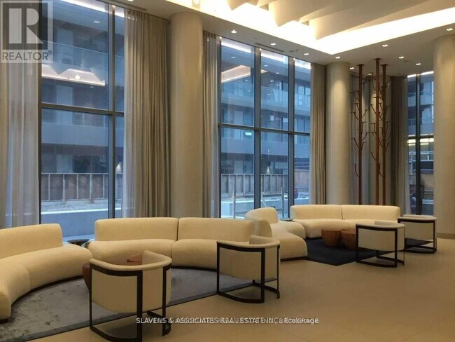 50-1350 Forest Manor Rd in Toronto, ON - Building Photo - Building Photo