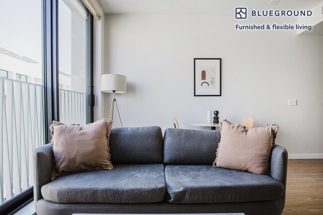 200 Mesnager St-Unit -FL6-ID1236 in Los Angeles, CA - Foto de edificio - Building Photo