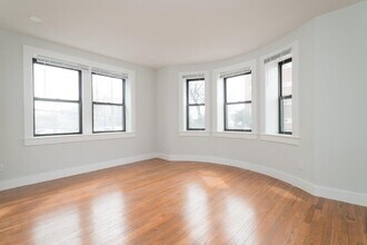 115 Highland Ave, Unit 4 in Somerville, MA - Foto de edificio - Building Photo