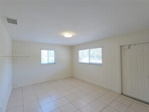 4946 Serafica Dr in Lake Worth Beach, FL - Building Photo - Building Photo