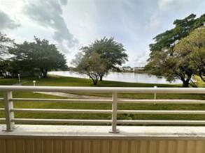 3457 NW 44th St, Unit 201 in Lauderdale Lakes, FL - Building Photo - Building Photo