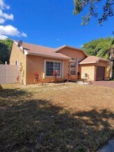1430 SW 85th Terrace in Pembroke Pines, FL - Building Photo - Building Photo