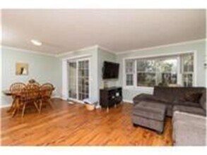 253 Maureen Ln NE in Minneapolis, MN - Building Photo - Building Photo