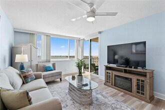 6287 Bahia Del Mar Cir N in St. Petersburg, FL - Building Photo - Building Photo