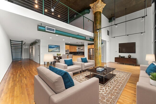 property at 1005 S Shepherd Dr