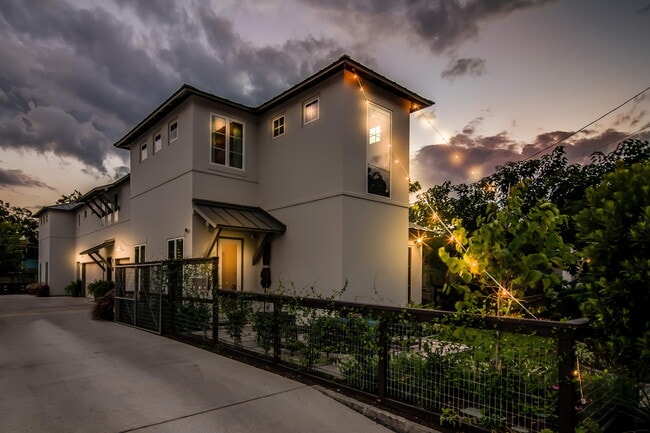 property at 516 E Ashby Pl