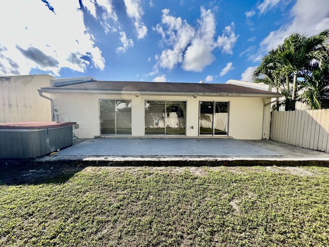 11601 SW 81st Ter in Miami, FL - Building Photo - Building Photo