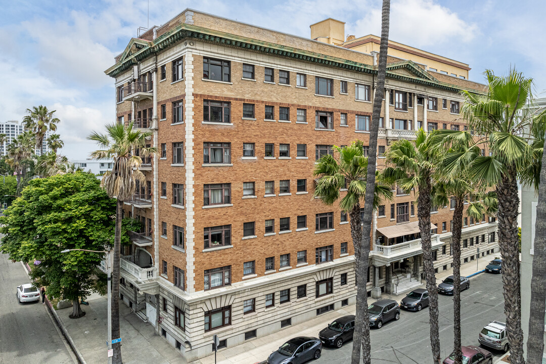 Saint Regis Apartments in Long Beach, CA - Foto de edificio