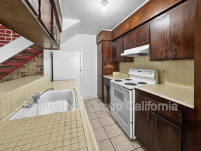 100 Nedra Ct in Sacramento, CA - Foto de edificio - Building Photo