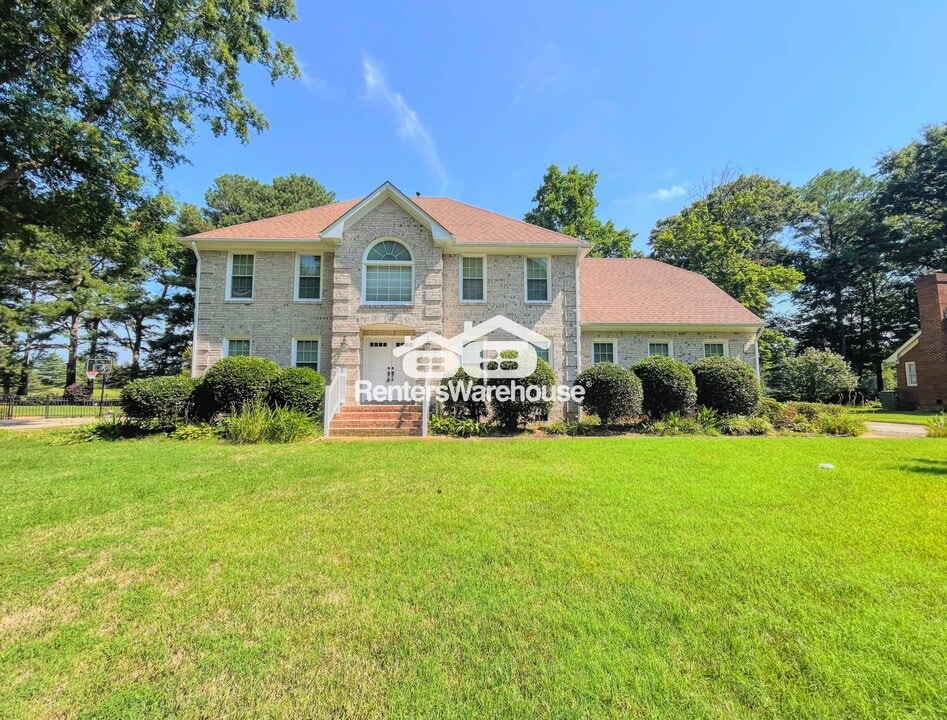 1006 Fairway Dr in Chesapeake, VA - Foto de edificio